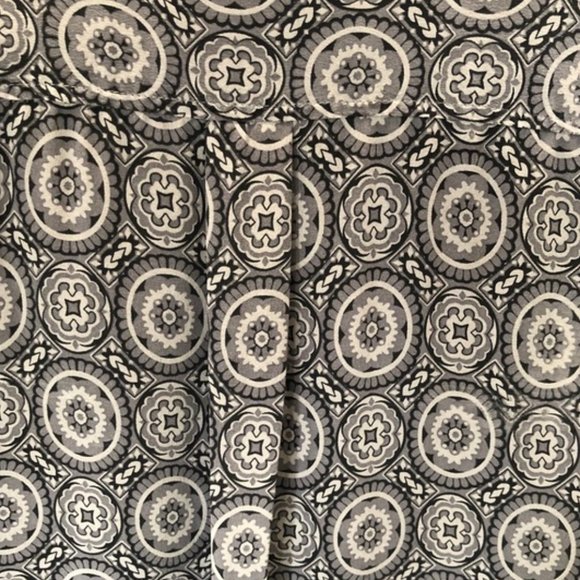 EQUIPMENT Signature Slim 100% Silk Gray Medallion - Picture 4 of 10